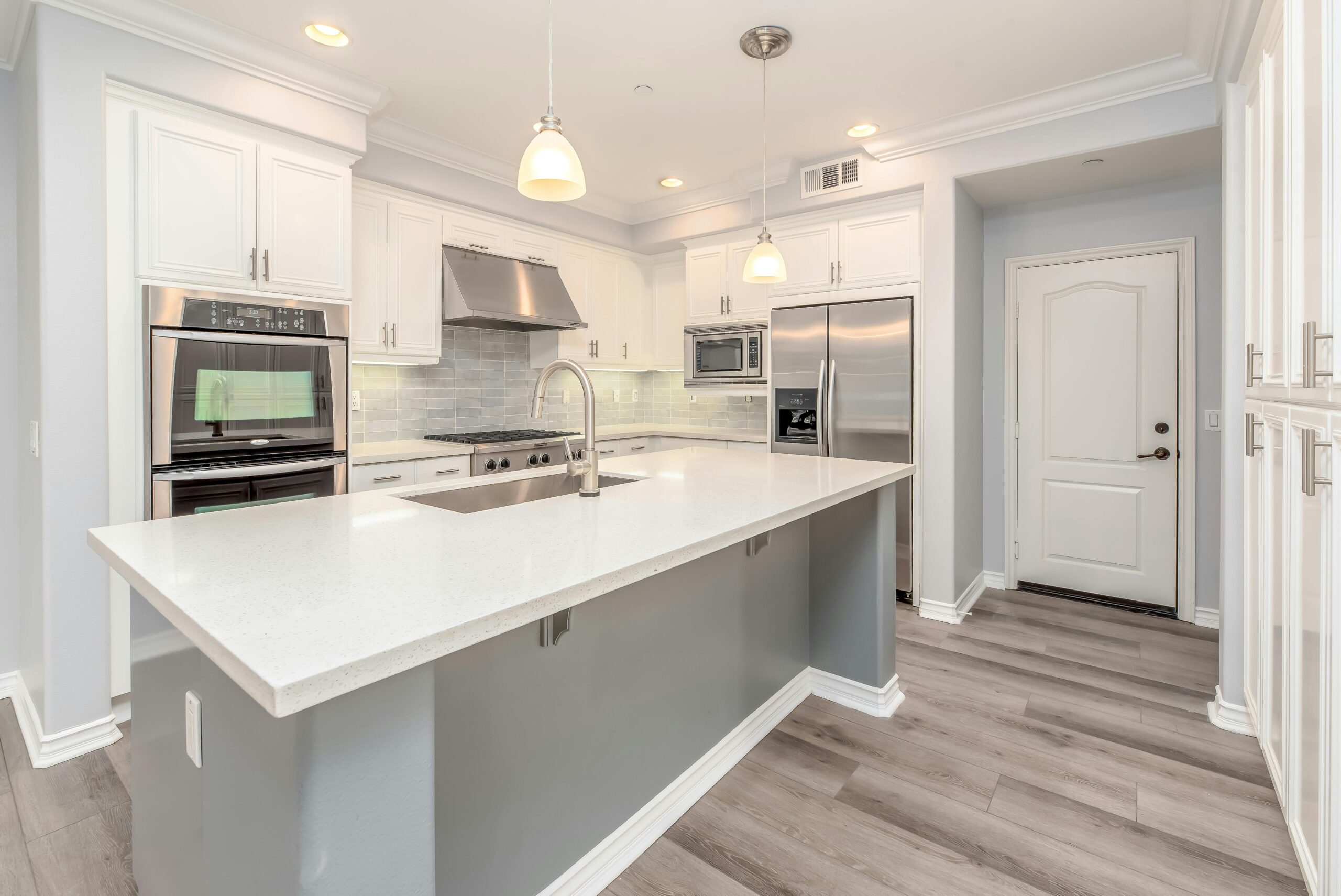 Image of a beautifully remodeled kitchen with new cabinets and countertops.